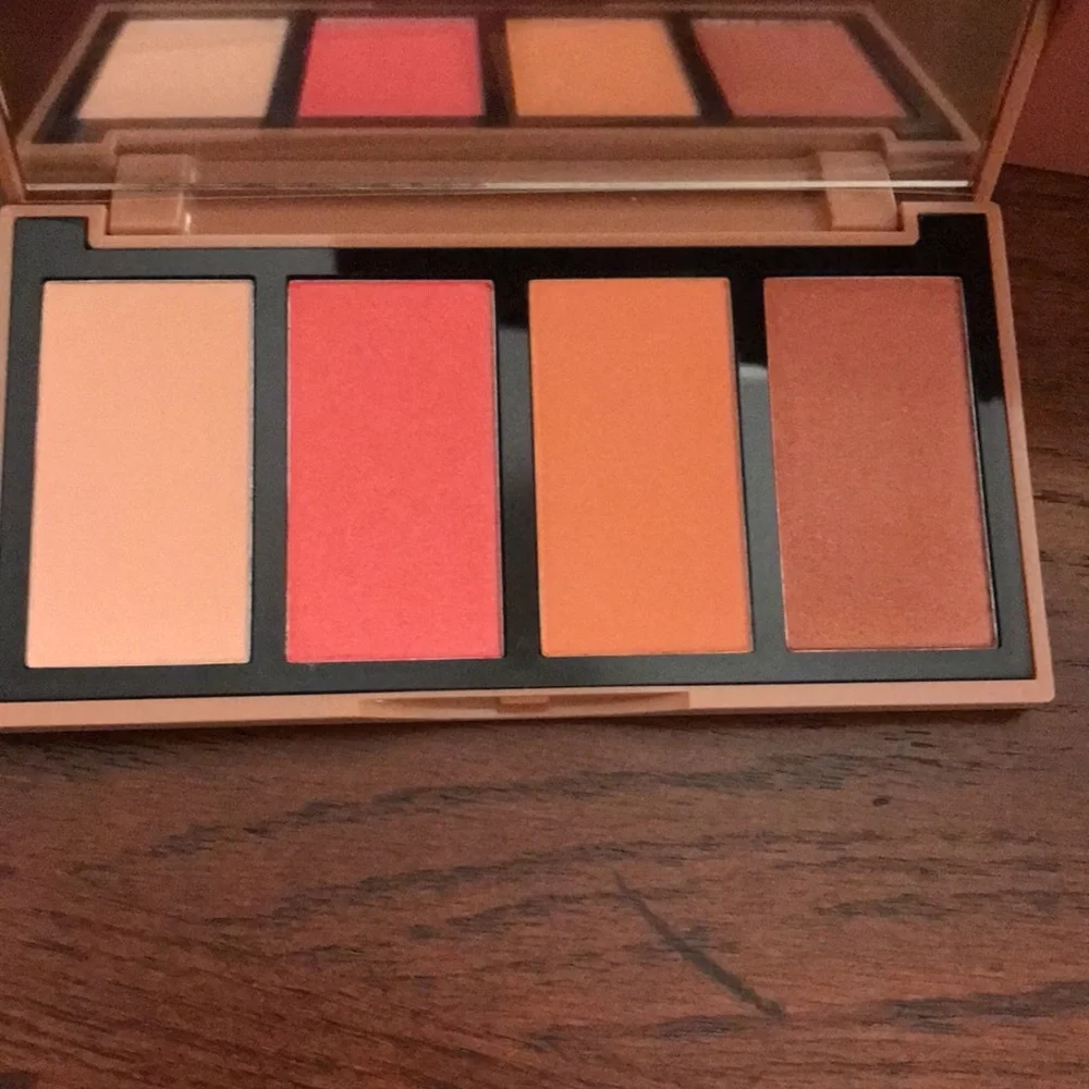 Violet Voss | Whispering Rose Face Palette new no swatches
